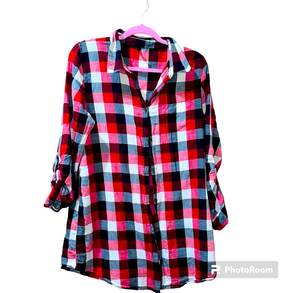 Massani misses size Medium plaid red/black/white long sleeve button down top